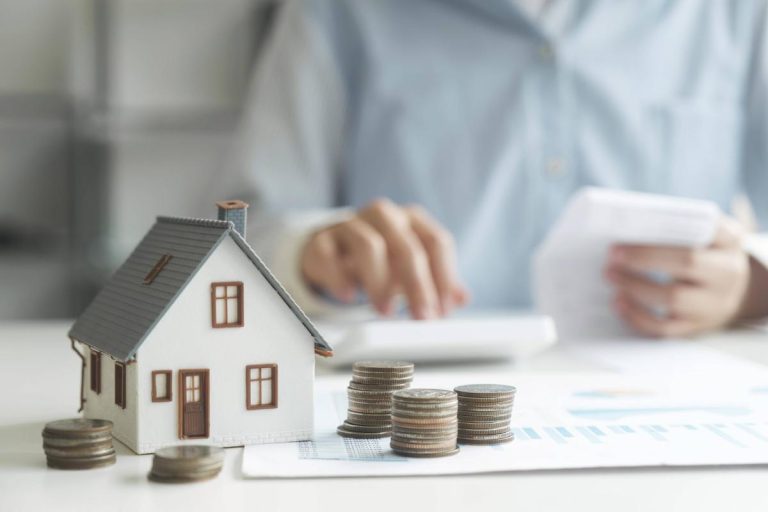découvrez les causes principales de la hausse des tarifs d'assurance habitation en france et comment protéger votre budget face à cette augmentation.