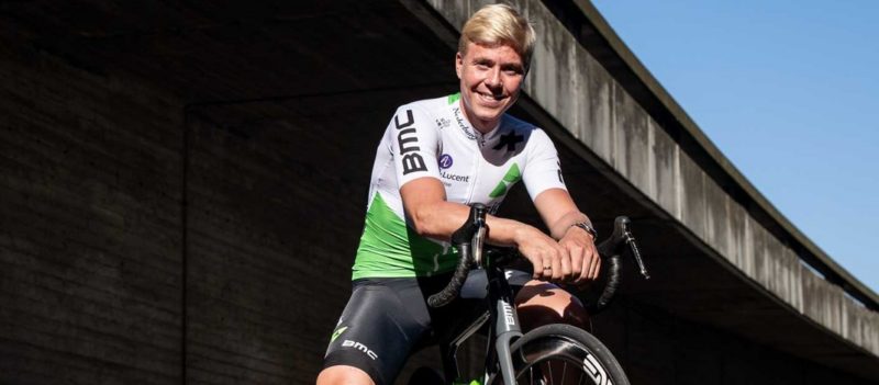 découvrez les favoris, les parcours et la diffusion du het nieuwsblad, une course cycliste incontournable qui lance la saison en beauté.