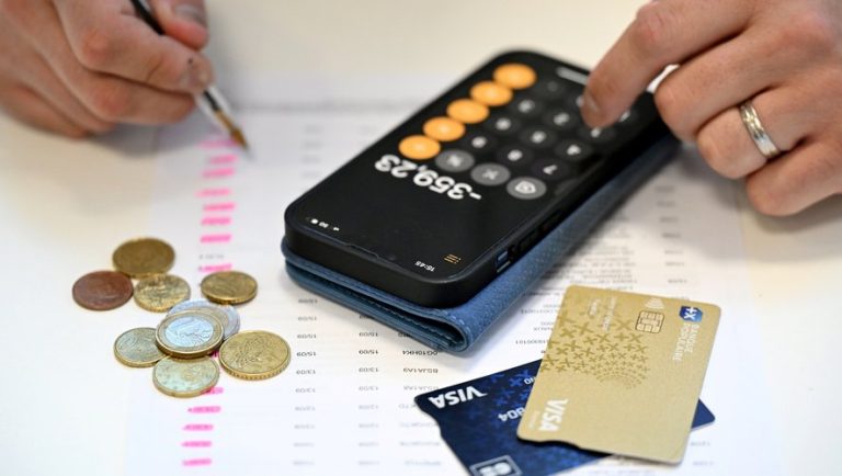 découvrez des astuces efficaces pour réduire le coût de votre assurance habitation et économiser tout en protégeant votre logement.